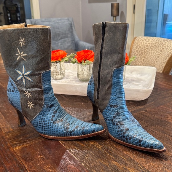 Shoes - Stylish Blue and Gray Heeled Boots